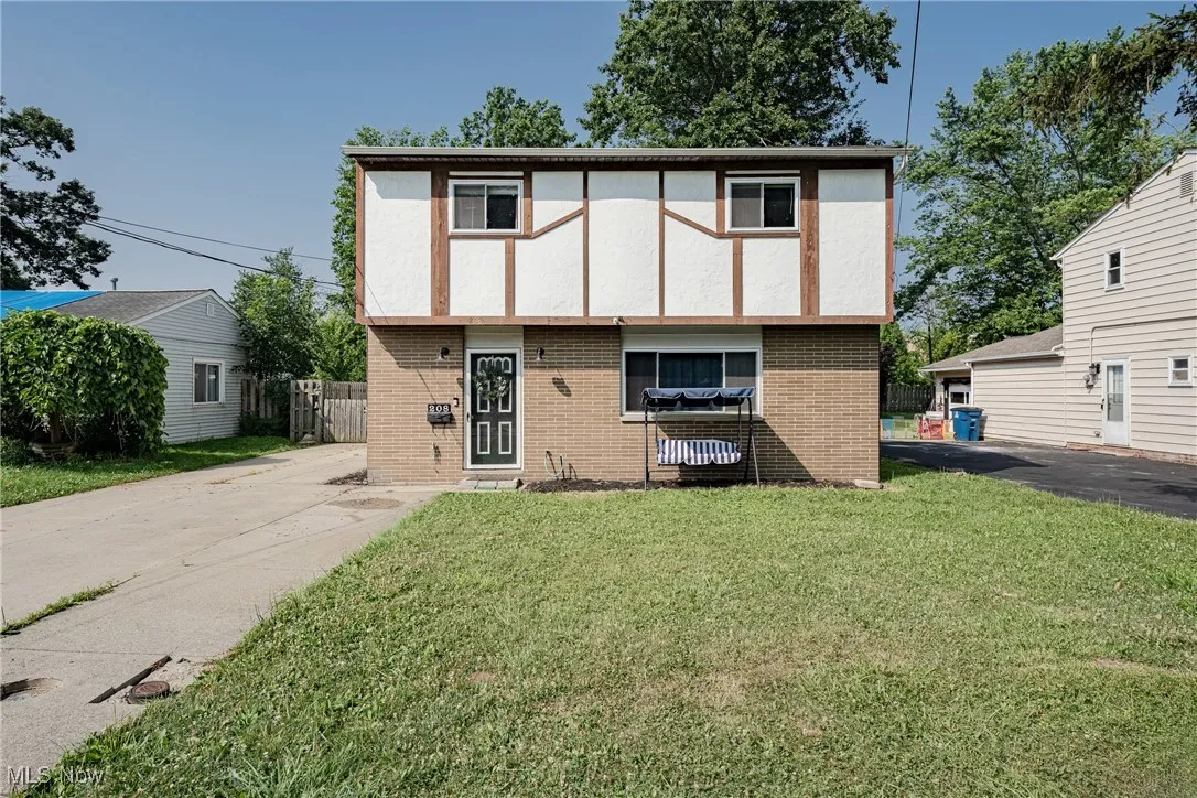 208 Parkway Drive, Eastlake, Ohio 44095,MLS Now Listing ID