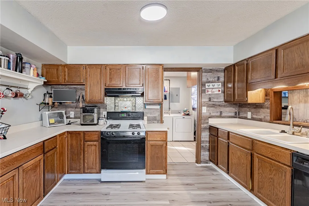 208 Parkway Drive, Eastlake, Ohio 44095,MLS Now Listing ID