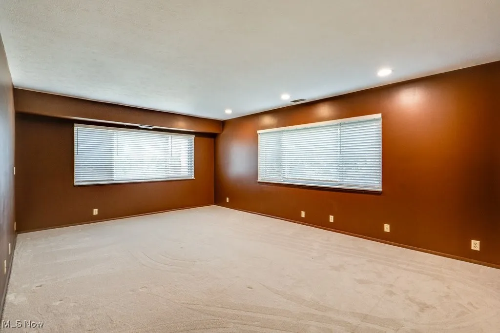 Large Bedroom with ensuite.