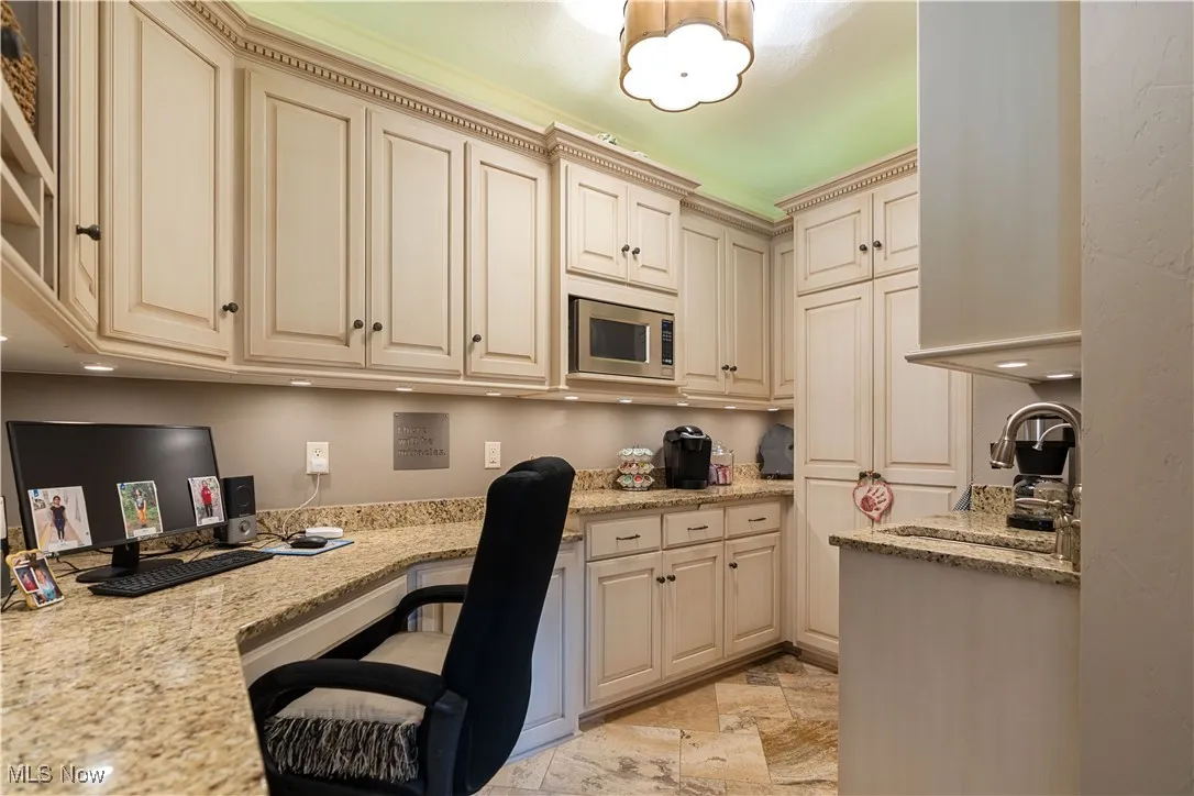 Walk in pantry off the kitchen with desk space/wet bar
