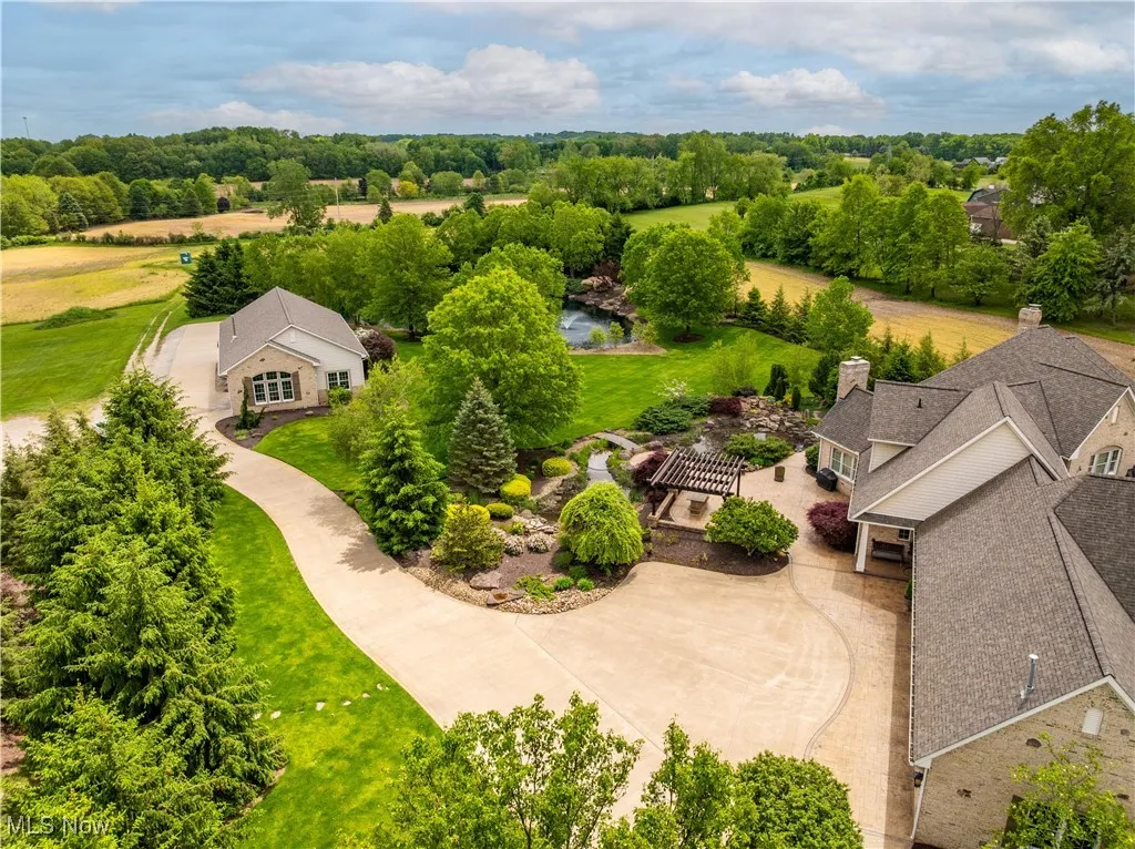 Every detail of this property has been thoughtfully planned and well maintained.