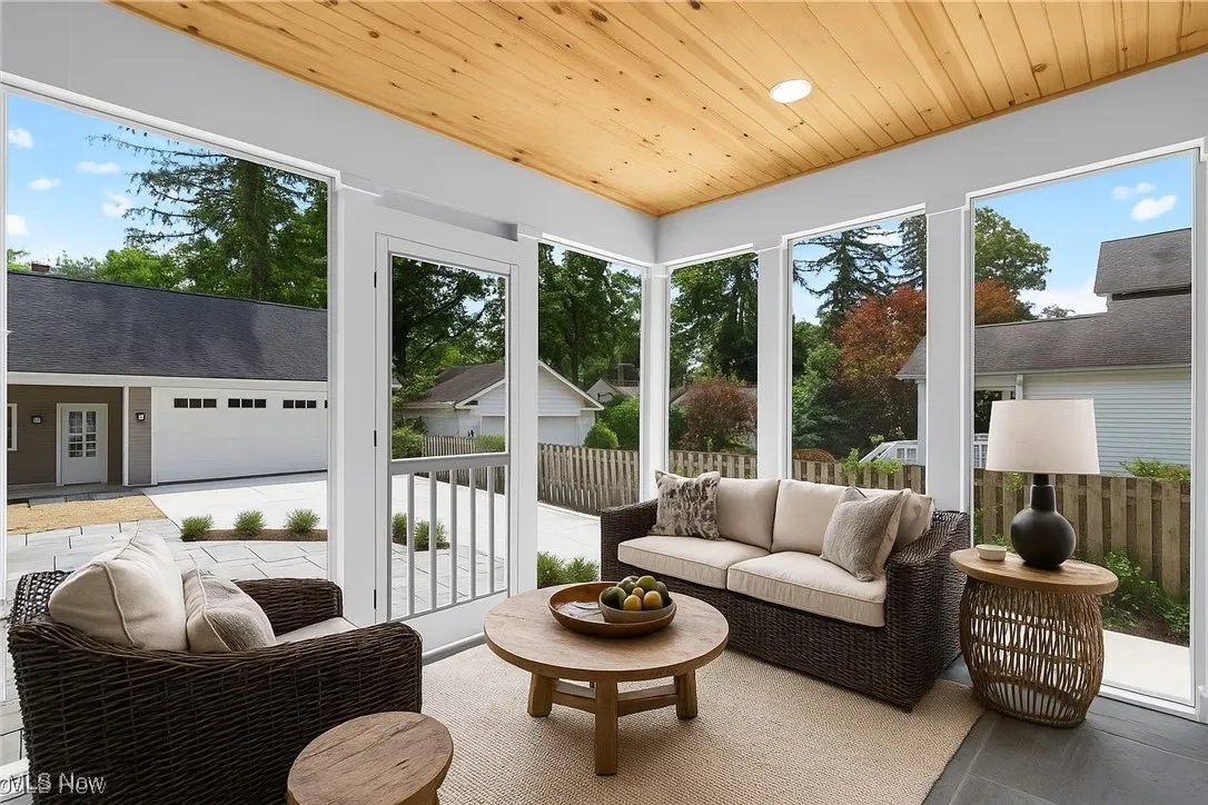 Screened in Porch (Virtual Staging)