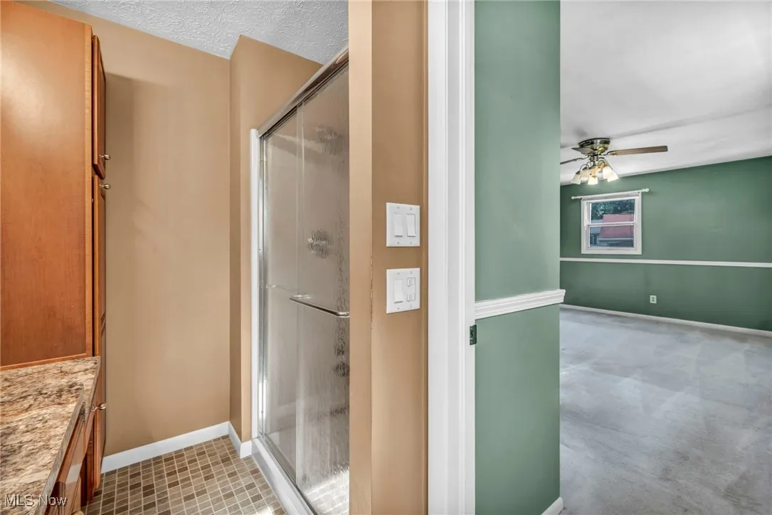 Primary en suite bathroom