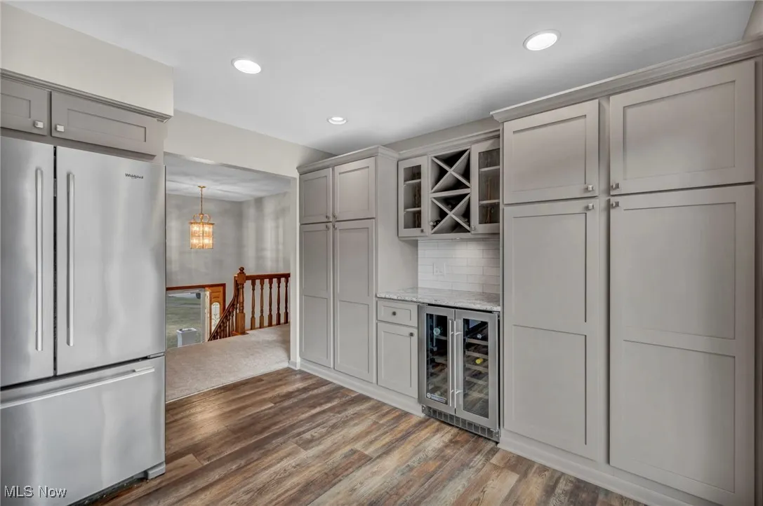 Kitchen remodeled 2019/2020 - wine fridge included!