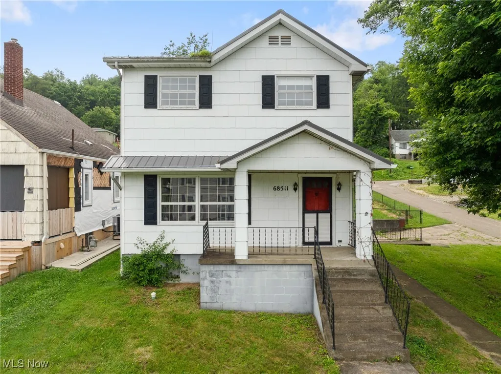 View of front of home featuring a front yard and a metal roof