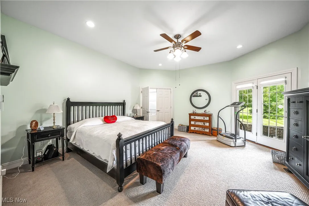 Spacious Master Bedroom with access to back Lanai