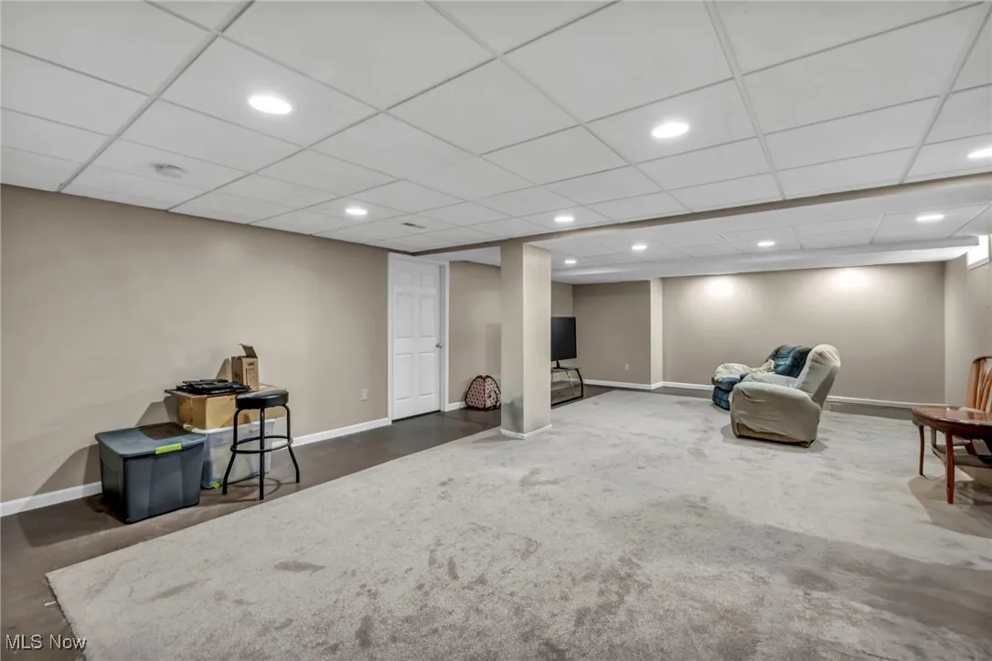 Sitting room with carpet floors and recessed lighting