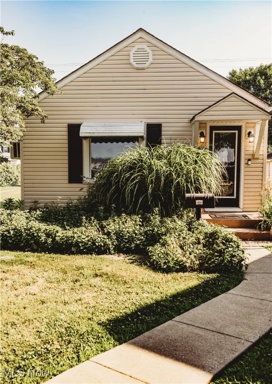 204 W Union Avenue, West Lafayette, Ohio,MLS Now Listing ID