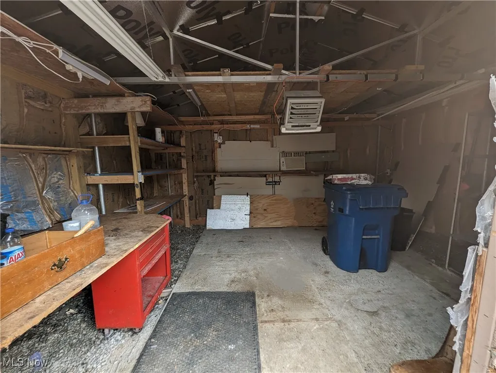 Outbldg 16x13 heated/cooled