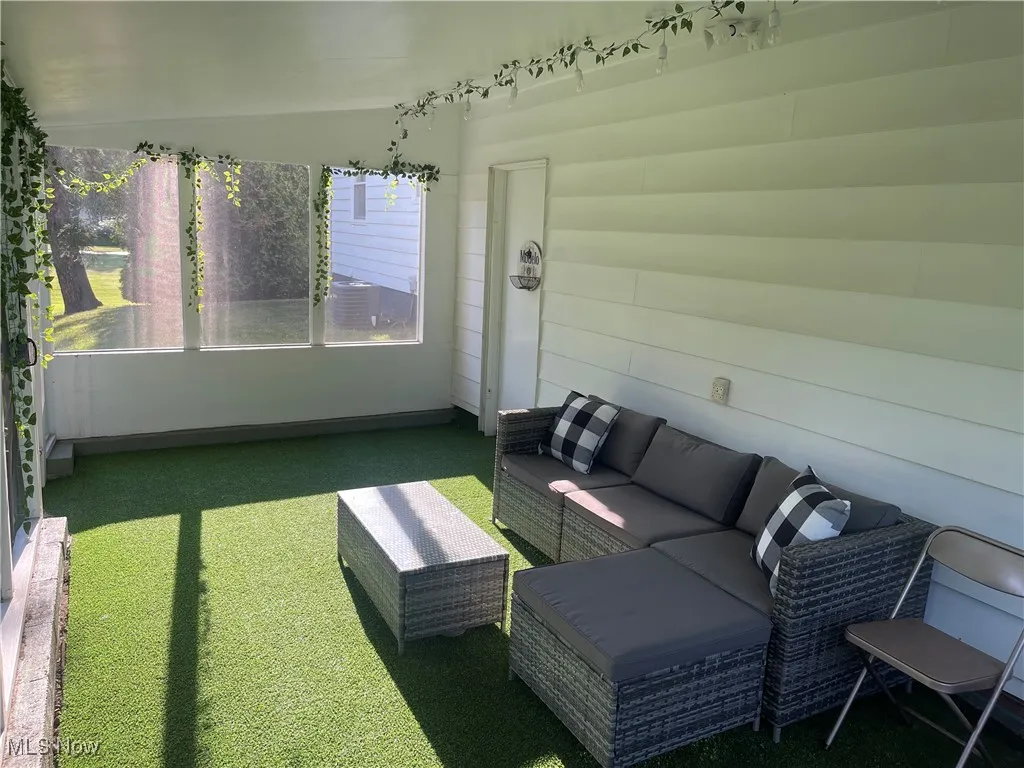 Sunroom / solarium with outdoor lounge area