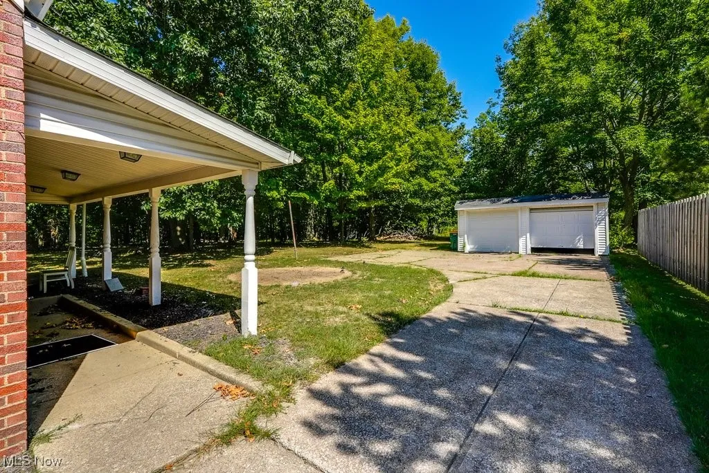 View of yard featuring an outdoor structure and a garage