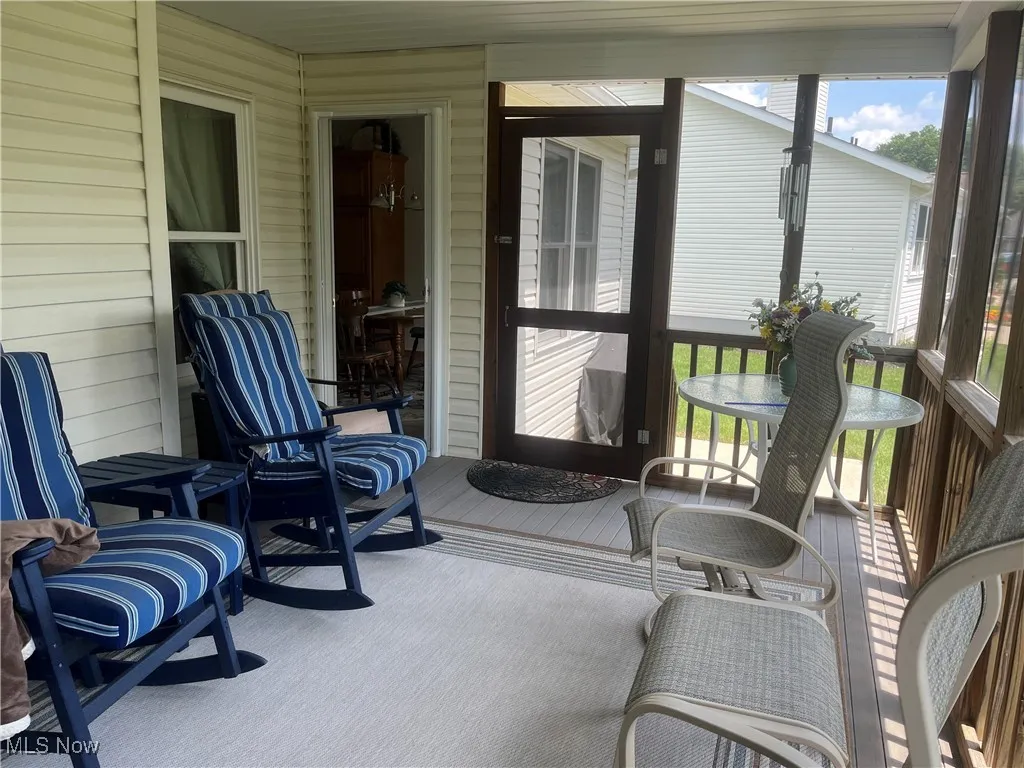 Sunroom with healthy amount of natural light
