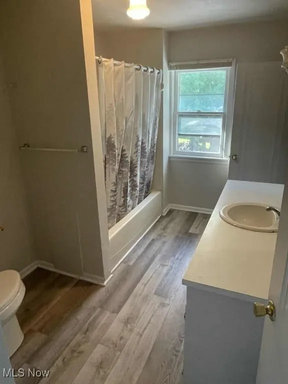 Pic provided by seller (prior to tenants moving in)