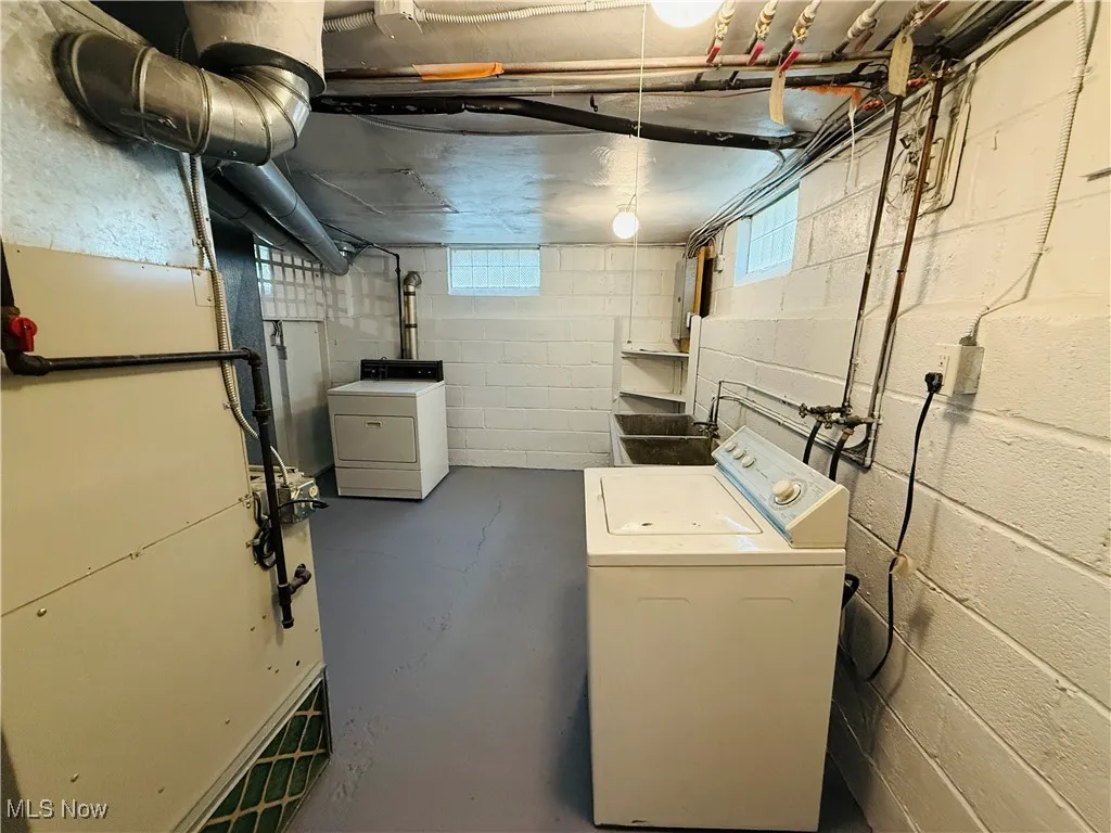 Below grade area featuring washing machine and dryer