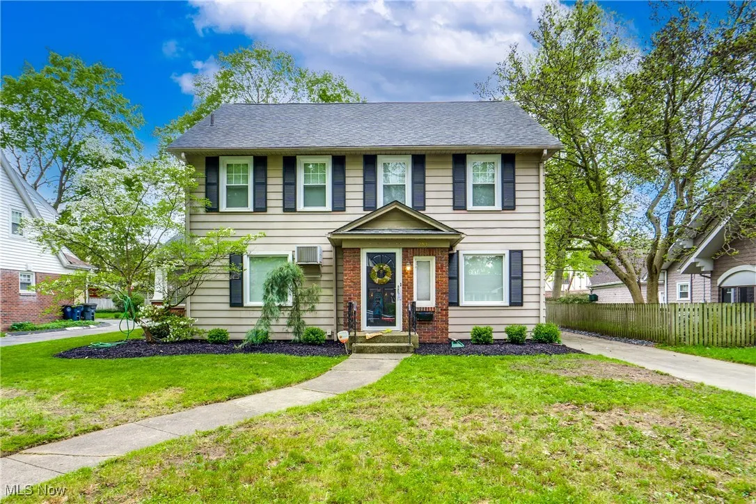 Welcome to 294 Sundale!