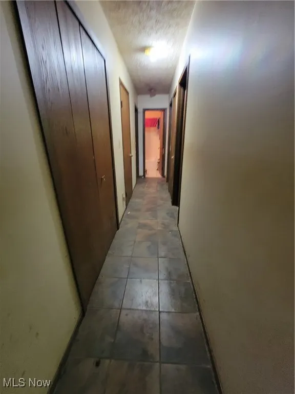 Corridor with a textured ceiling