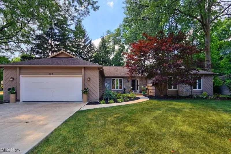 208 Westwind Dr, Avon Lake OH 44012