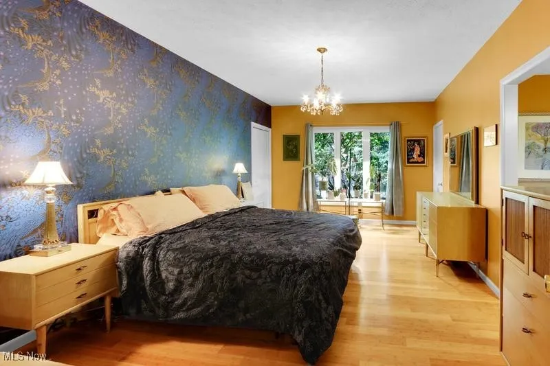 Owners' Suite boasts a huge walk-in plus an addl closet.