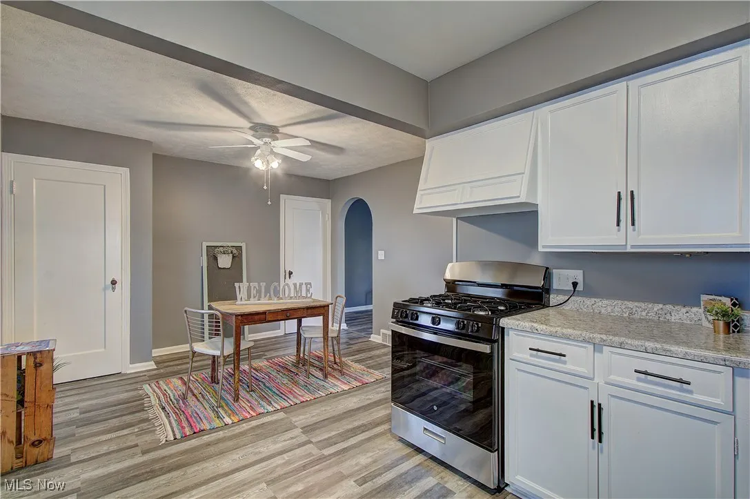 Dining area in kitchen.