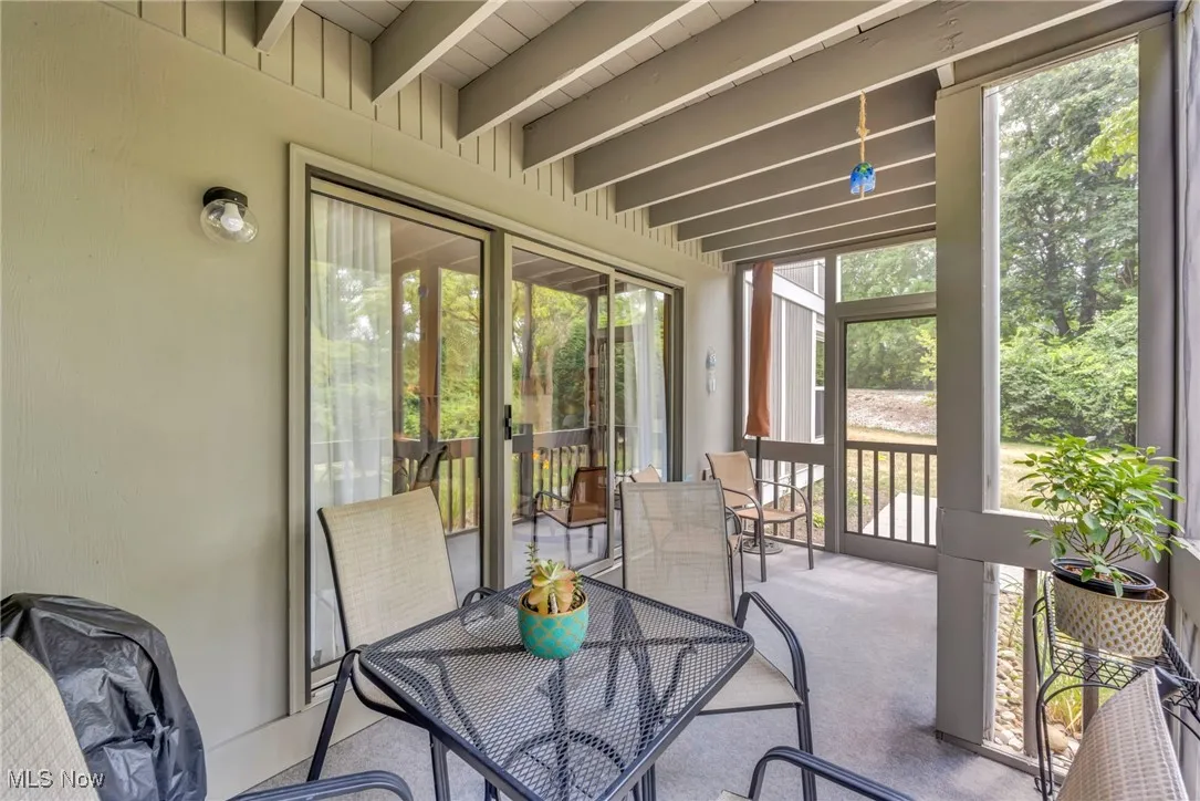 Sunroom / solarium with beam ceiling