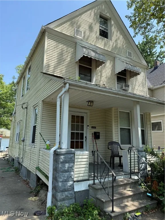 View of front facade with a​​‌​​​​‌​​‌‌​‌‌​​​‌‌​‌​‌​‌​​​‌​​ porch