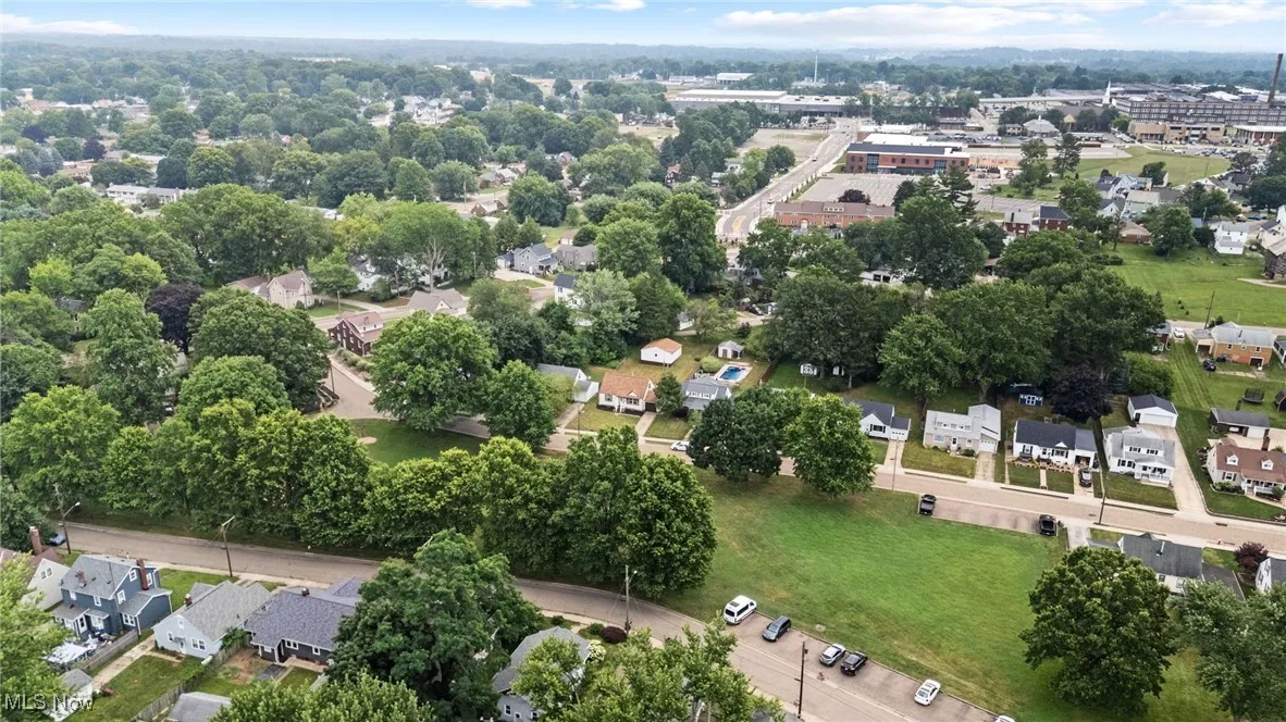 Aerial overview of property's location with nearby shopping, restaurants park/playground and the Strip