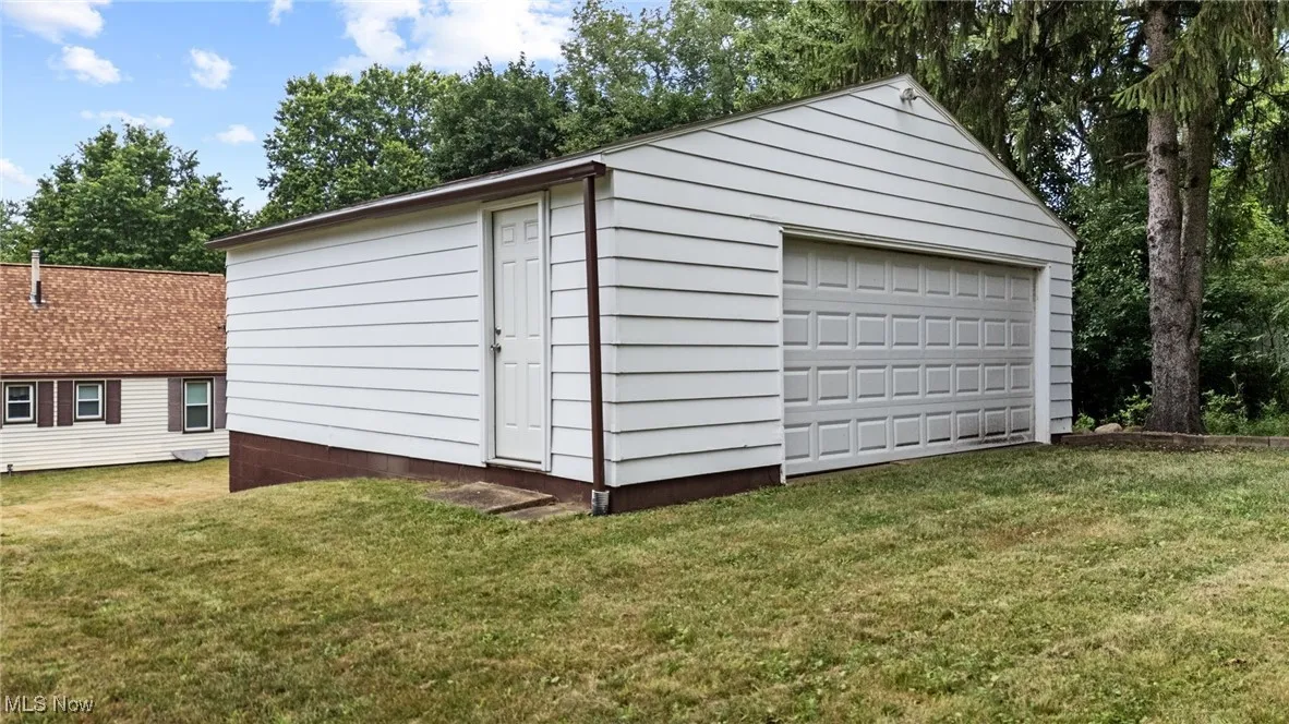 2 car detached garage & 1 car attached garage