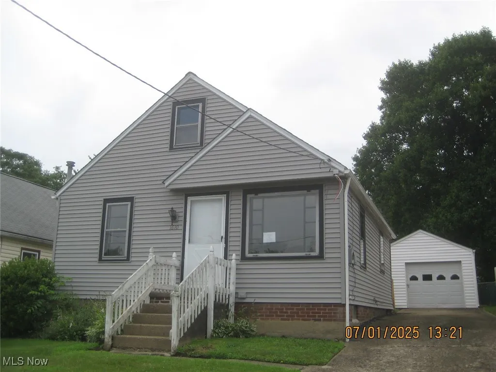 Vinyl sided Cape Cod with detached 1 car garage