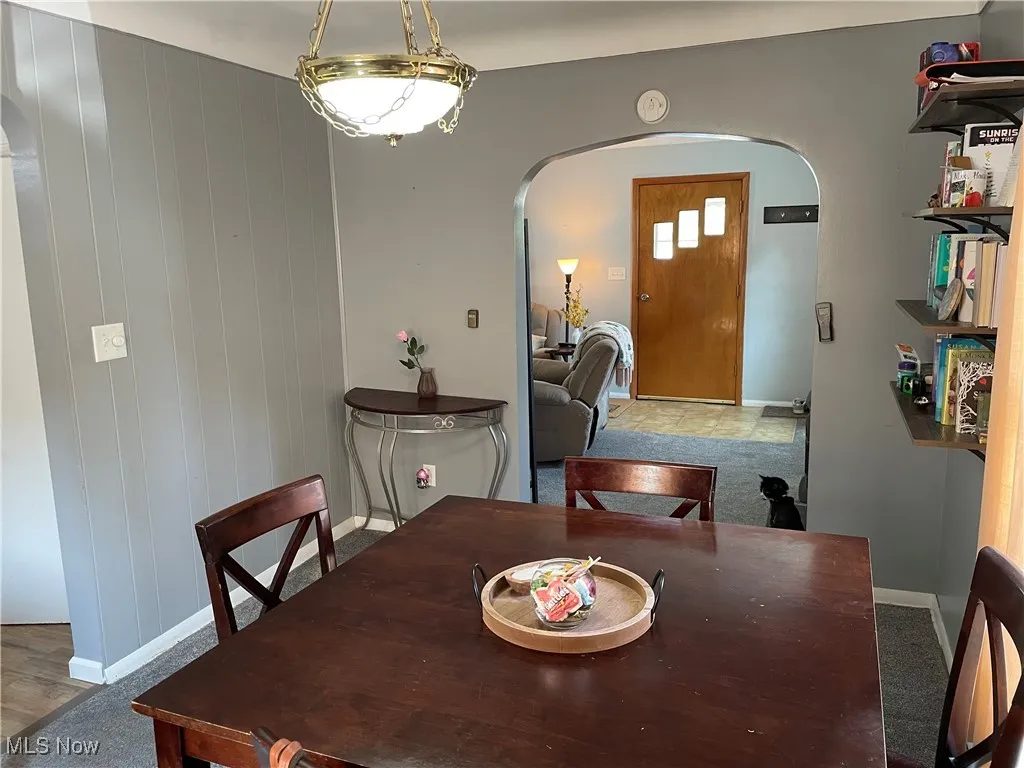 Dining room with arched walkways and baseboards