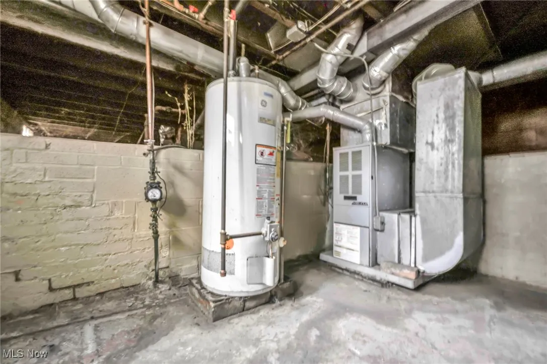 Utility room featuring gas water heater