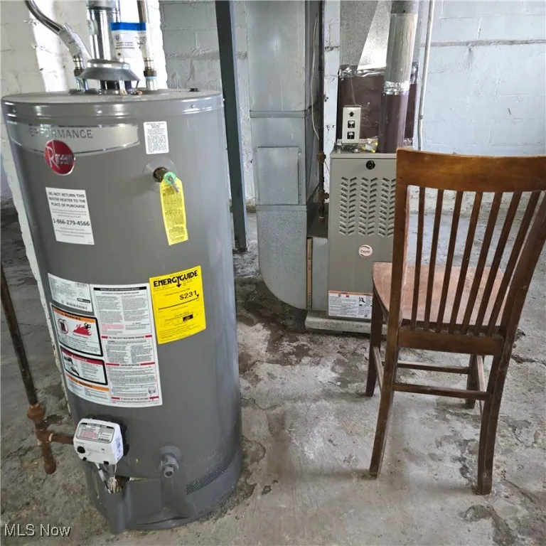 Hot water tank