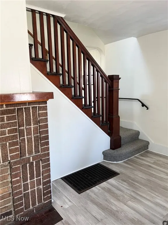 Staircase and wooden​​‌​​​​‌​​‌‌​‌‌​​​‌‌​‌​‌​‌​​​‌​​ banister