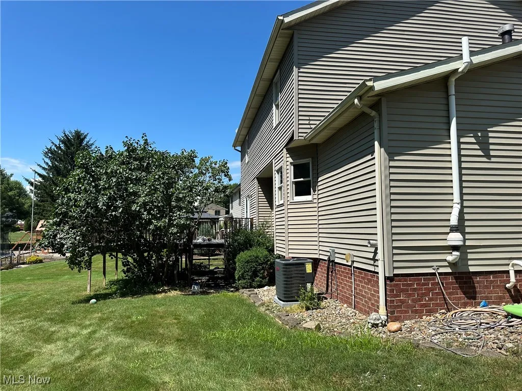 View of side of home