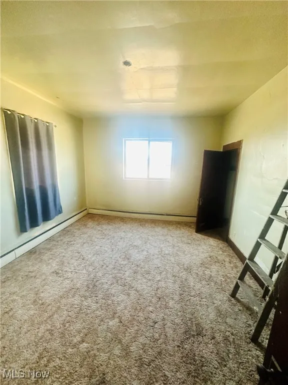 Unfurnished room with ceiling fan, a textured ceiling, and carpet