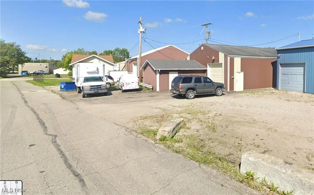 View of front of home featuring an outdoor structure