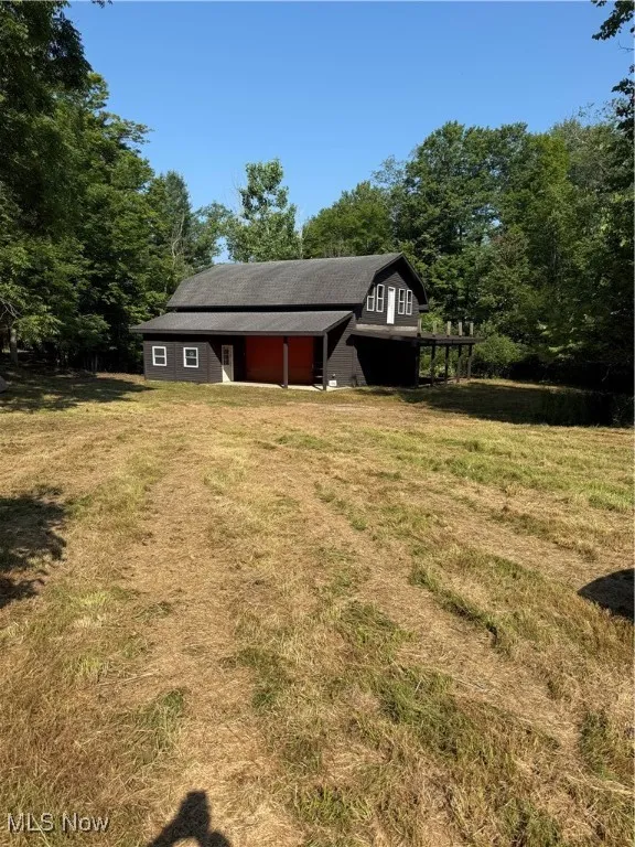 View of front of house featuring a front yard