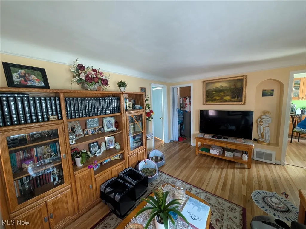 6610 Farnsworth Drive, Parma, Ohio,MLS Now Listing ID