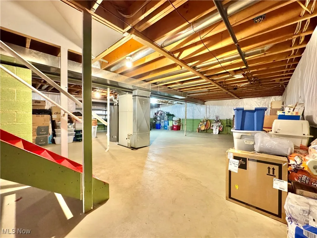 Unfinished full large basement