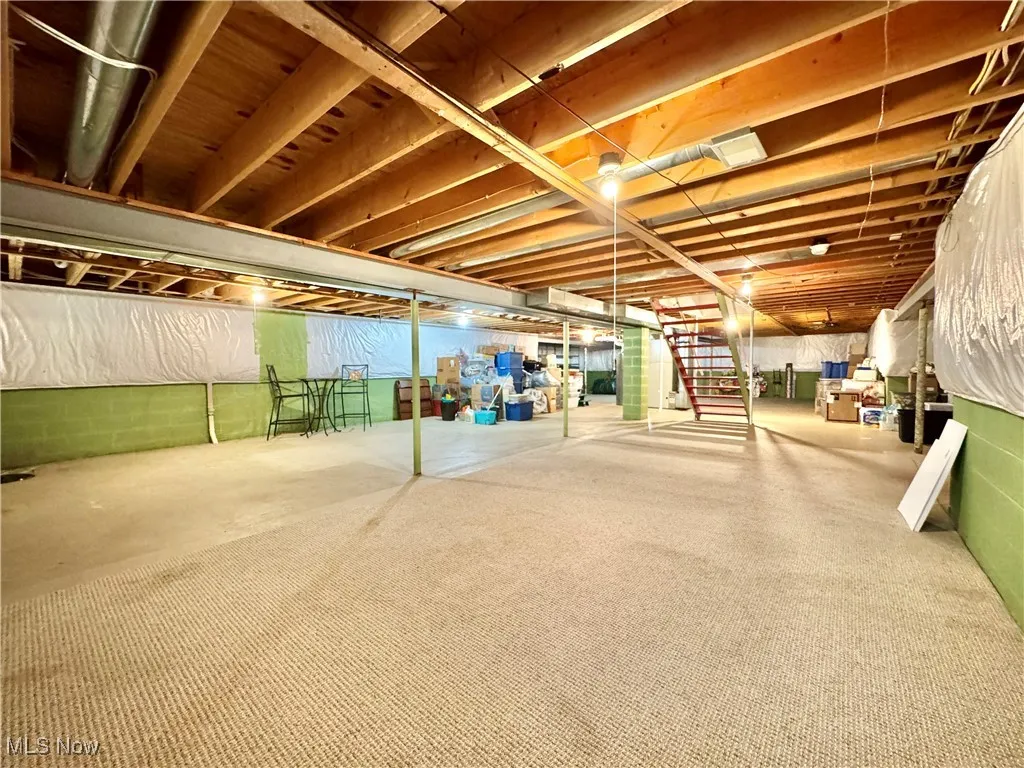 Unfinished full large basement
