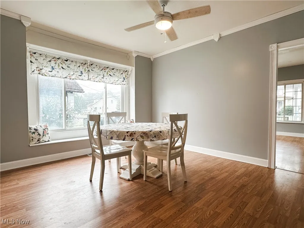 dining room with bench seat