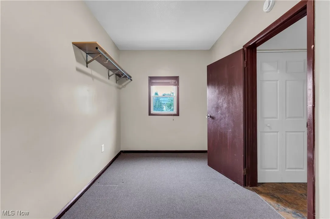 Walk in closet featuring carpet