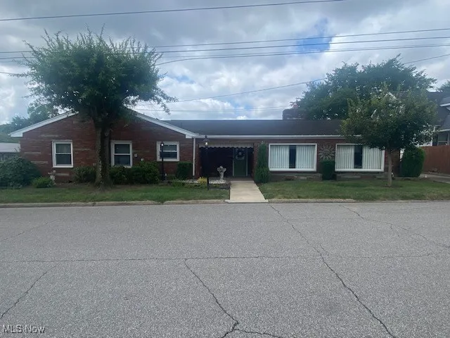 Ranch-style home with brick siding