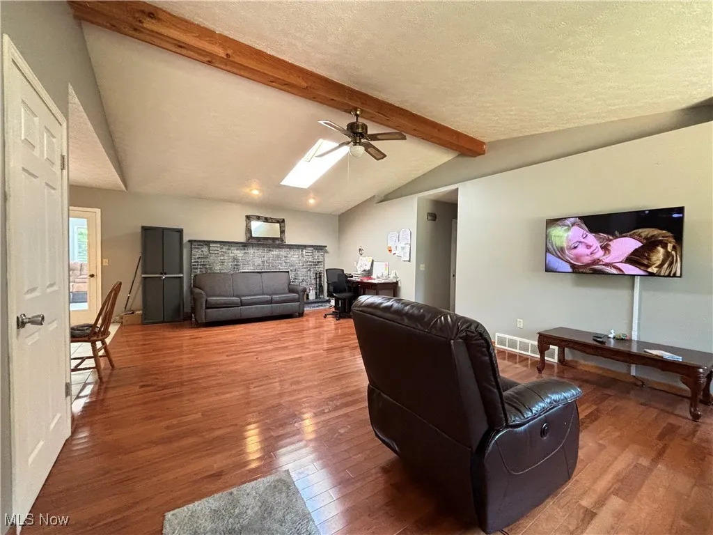 Open concept floor plan.