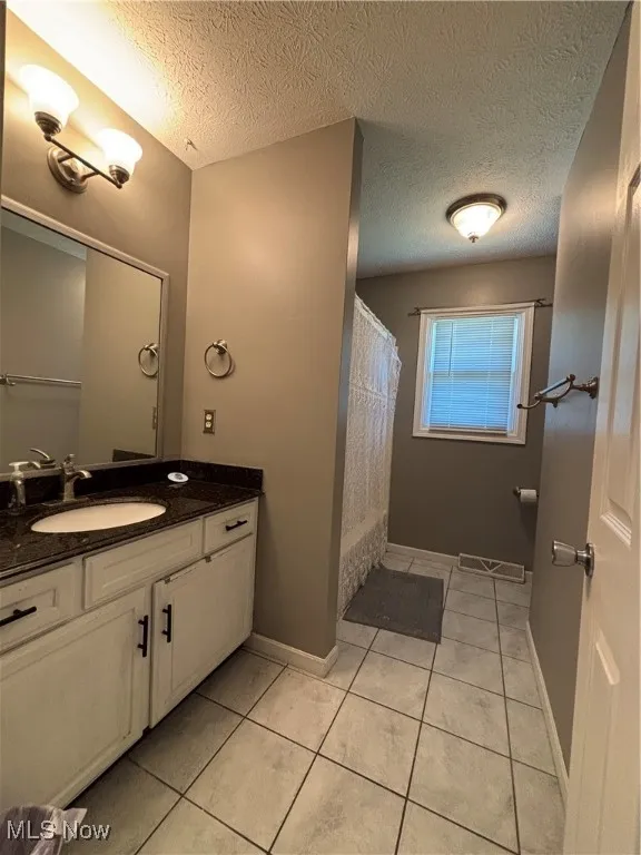 Bathroom off the hallway.