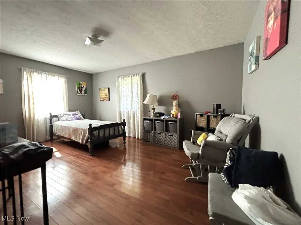 Spacious bedroom