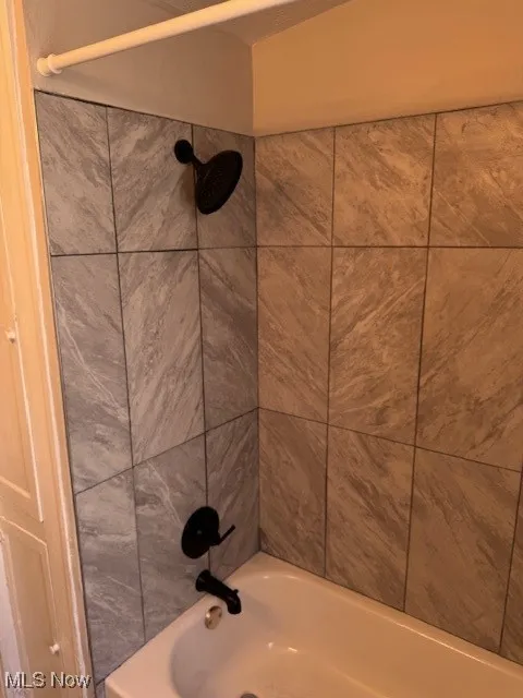 Full bath featuring washtub / shower combination