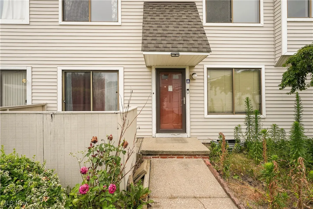 Entrance to property with a shingled roof