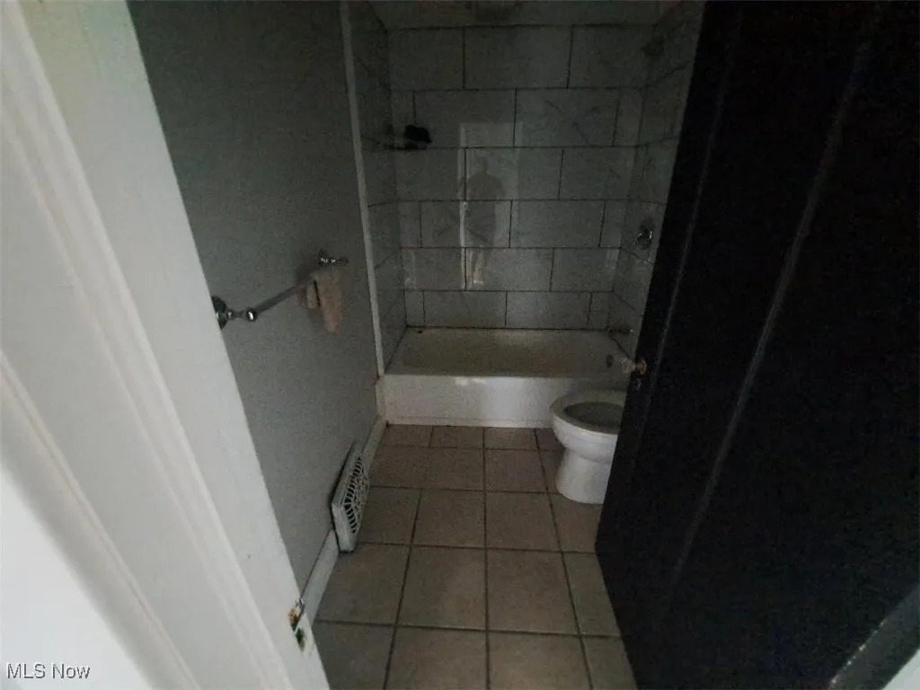 Full bath featuring tile patterned flooring and tiled shower