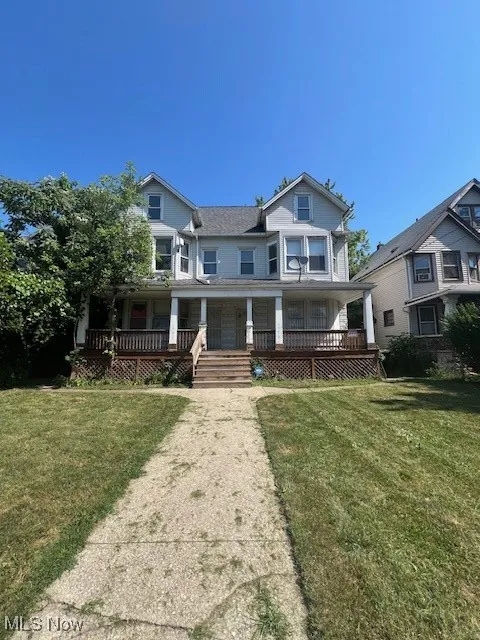 View of front facade with a porch and a front yard