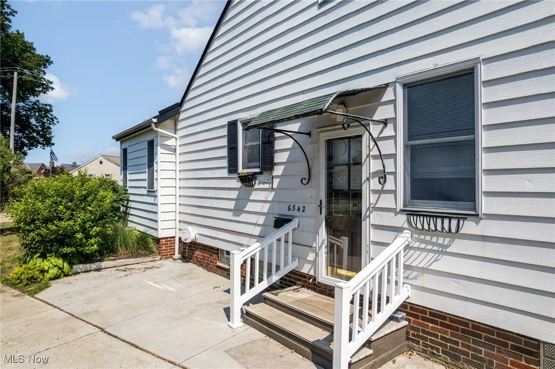 Property entrance featuring a patio